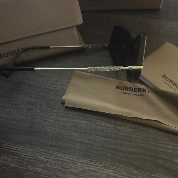 Burberry (Authentic) Black Irregular Sunglasses with Tan Case main image 7